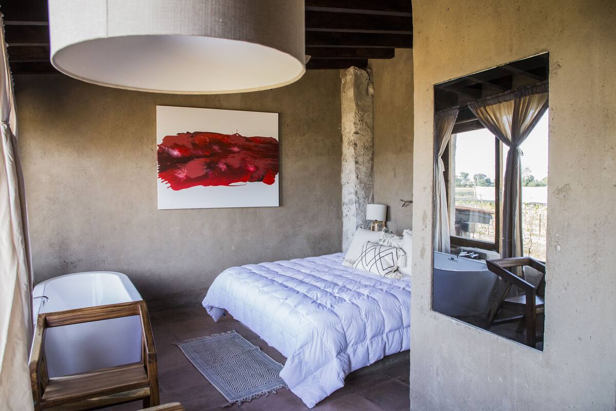 Premier Room | In-room safe, free WiFi, individually furnished, bed sheets