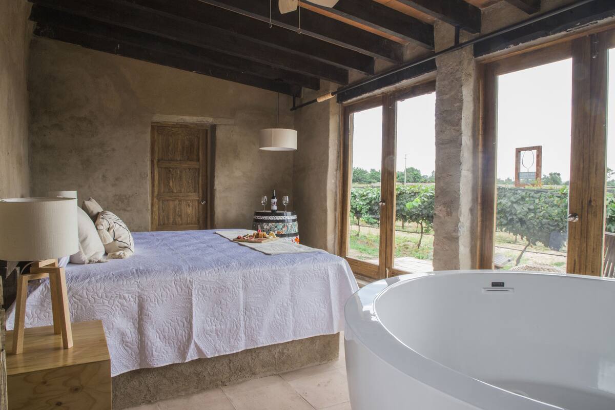Luxury Room | In-room safe, free WiFi, individually furnished, bed sheets