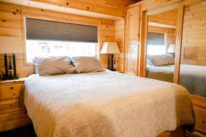 1 soverom, skrivebord, strykejern/-brett og wi-fi (mot et tillegg)