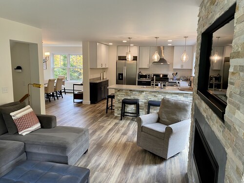 Village on the Green 4 bedroom. Shuttle to the lifts