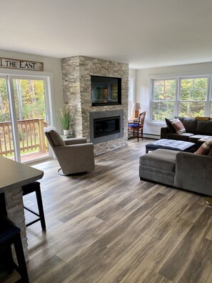 Smart TV, fireplace