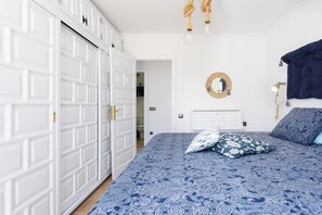 1 habitación, tabla de planchar con plancha, wifi y ropa de cama 