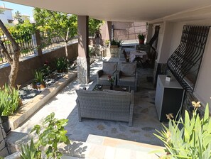تناول الطعام بالخارج
