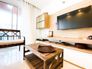 Apartamento conforto | Área de estar | TV LED 39 polegadas com canais a cabo, TV, filmes pagos