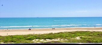 Fabulous 5th floor beachfront; fully appointed; discount for weekdays & 7 nights