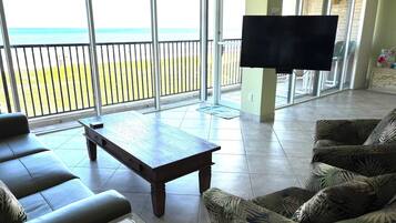 Smart TV, lettore DVD, libri