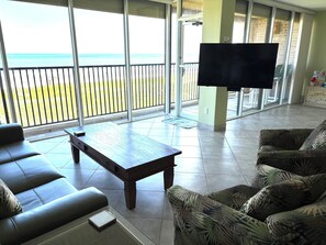 Smart TV, lettore DVD, libri