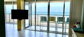 Fabulous 5th floor beachfront; fully appointed; discount for weekdays & 7 nights