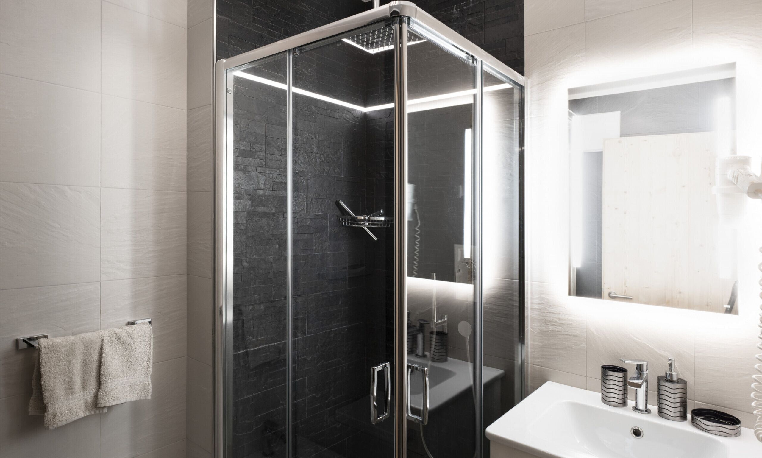 Douche, serviettes fournies