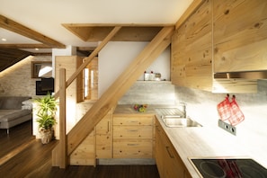 Fridge, oven, stovetop, dishwasher
