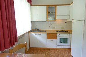 Frigorifero, forno, macchina per tè/caffè, pentole/stoviglie/utensili
