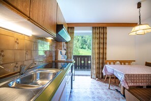 Frigorifero, forno, piano cottura, lavastoviglie