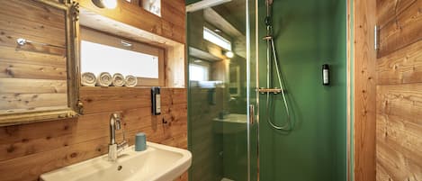 Shower, towels