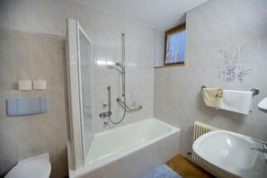 Baignoire, serviettes fournies