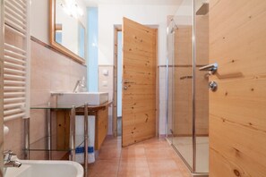 Douche, serviettes fournies