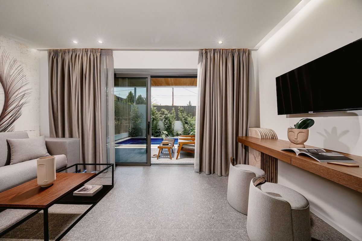 Deluxe Suite, 1 King Bed with Sofa bed | 1 bedroom, Egyptian cotton sheets, premium bedding, down duvets