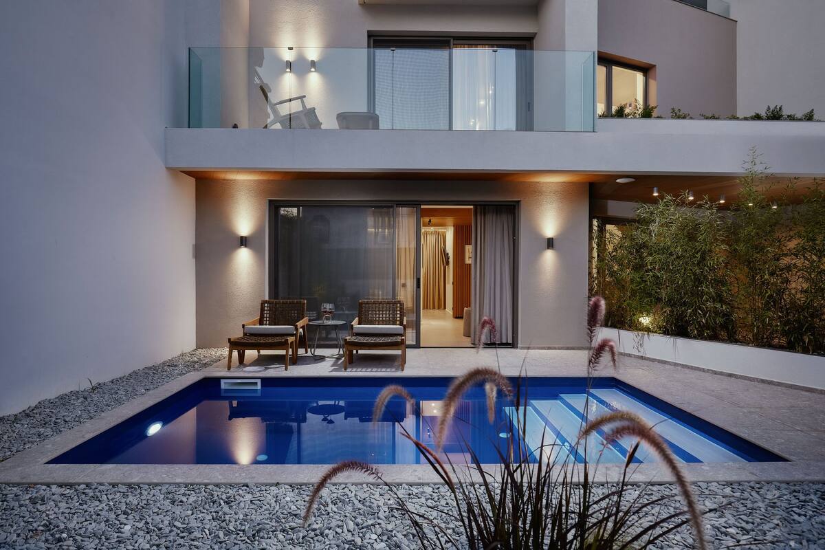 Luxury Suite, 1 King Bed with Sofa bed | Living area | 49-inch Smart TV with digital channels, TV, Netflix