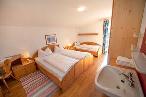 5 bedrooms, free WiFi, bed sheets - 120A Tieja Panoramic Lodge (Selva di Val Gardena)