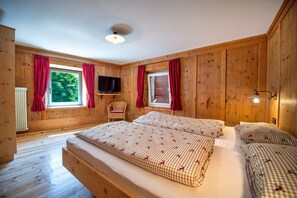 3 bedrooms, free WiFi, bed sheets - Apartments Smidl 110B (Ortisei)