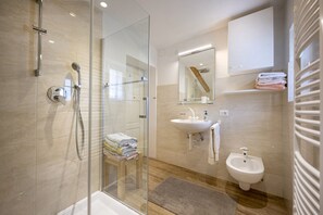 Shower, towels - Apartments Smidl 110A (Ortisei)