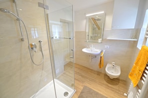 Douche, serviettes fournies
