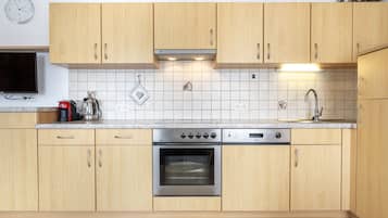 KĂŒhlschrank, Ofen, Herdplatte, GeschirrspĂŒler