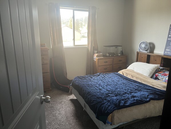 5 bedrooms, desk, free WiFi, bed sheets