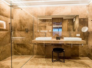 Douche, serviettes fournies