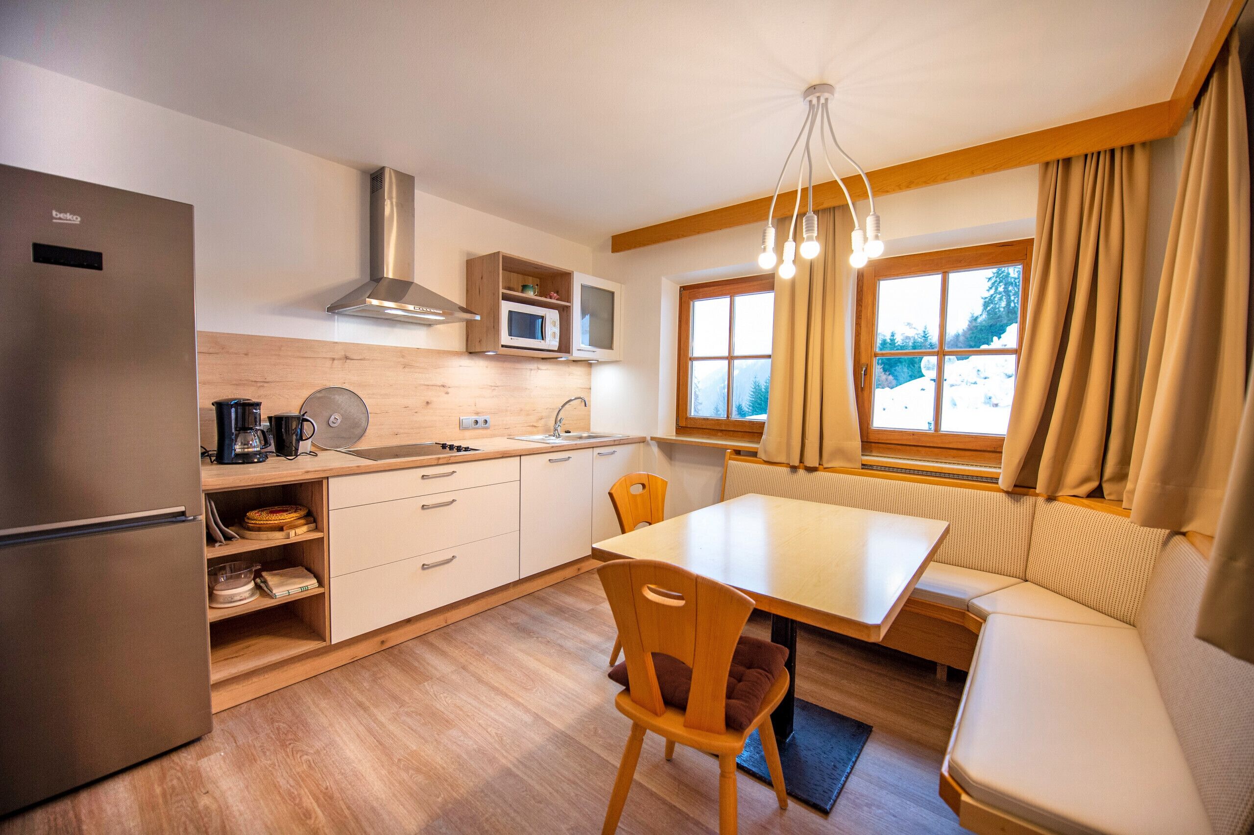 Fridge, dishwasher, coffee/tea maker, electric kettle
