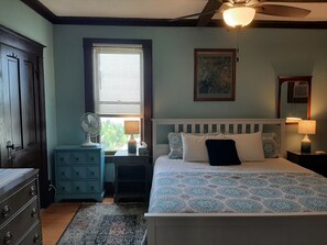 4 bedrooms, iron/ironing board, free WiFi, bed sheets