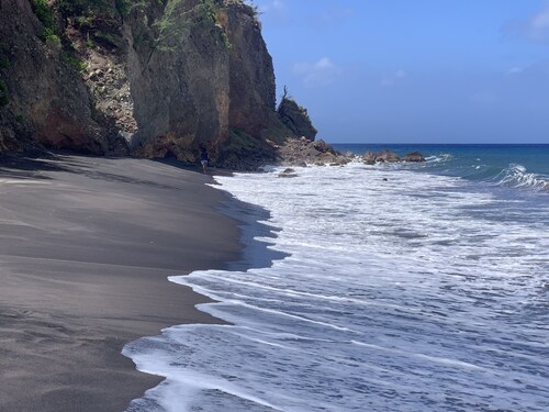 Oceanfront luxury - 4 beds, AC, 3 bedrooms, king bed, WiFi, gated