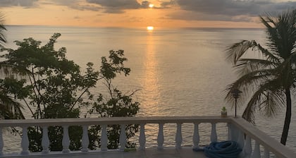 Oceanfront luxury - 4 beds, AC, 3 bedrooms, king bed, WiFi, gated