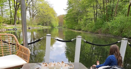 Hausboot - Urlaub .... wo der Frosch ins Wasser springt.