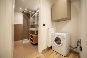 Dusche, Haartrockner, Bidet, Handtücher