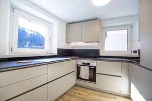 Frigorifero, forno, macchina per tè/caffè, bollitore elettrico