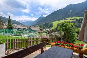 Outdoor dining - Apartments Berna 167A (Ortisei)