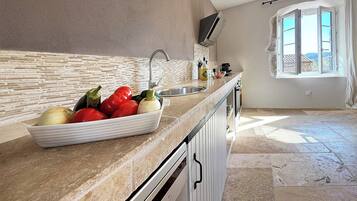 Réfrigérateur, four, plaque de cuisson, lave-vaisselle