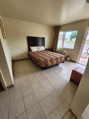 Room, 1 Queen Bed, Non Smoking | Free WiFi - HomeTown Inn and Suites (Mesquite)