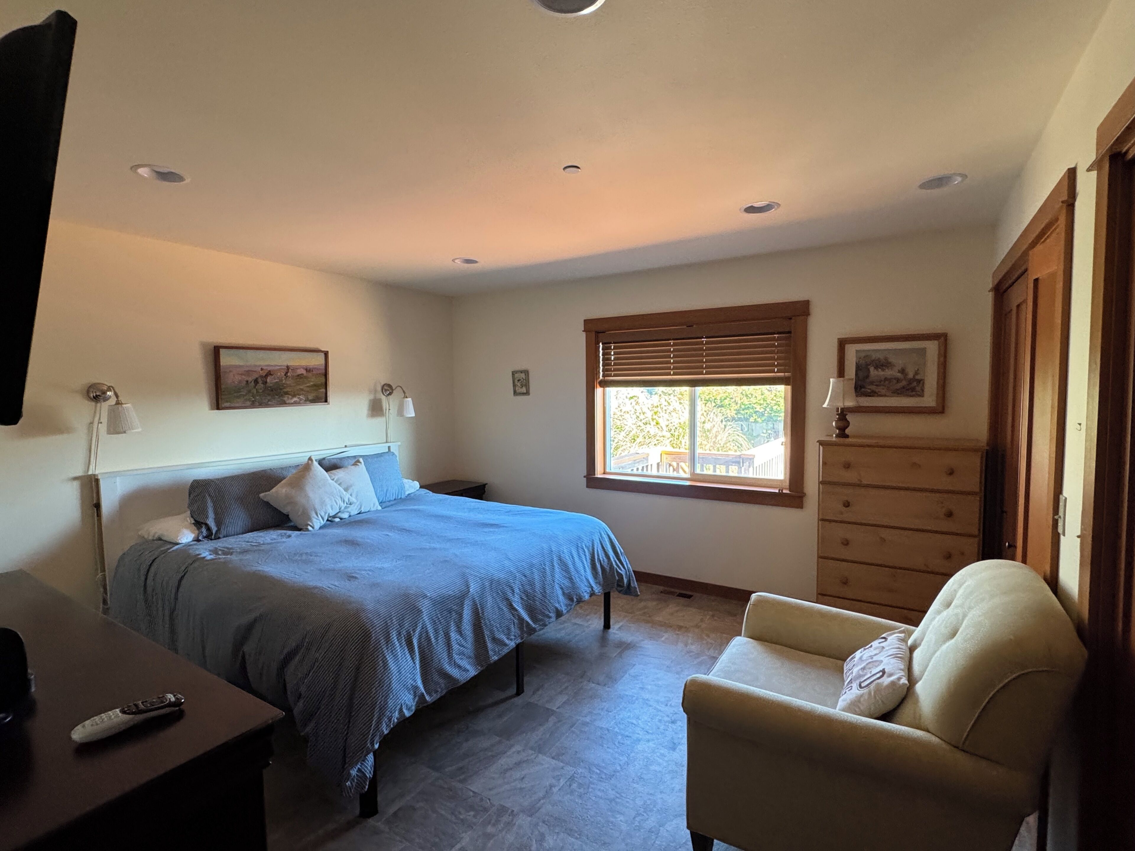 4 Schlafzimmer, Schreibtisch, Bügeleisen/Bügelbrett, Reisekinderbett