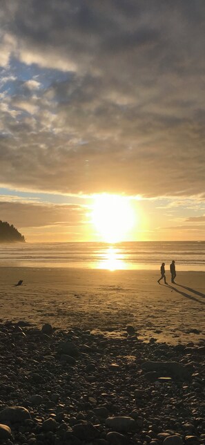 Playa en los alrededores y toallas de playa 