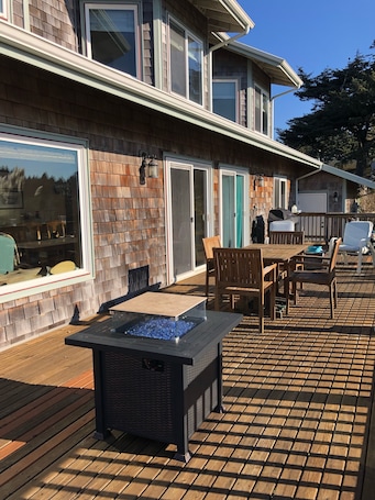 Outdoor dining. Beach House Getaway wowzers!! View of ocean from almost the entire house.