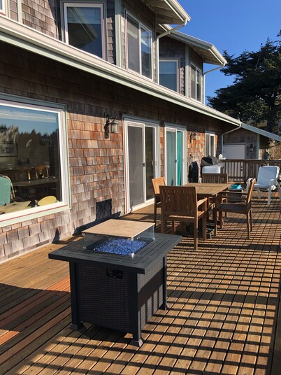 Beach House Getaway - Amazing Location! 3-min Walk to the Beach!