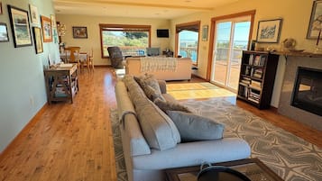 Smart TV, fireplace, books, music library