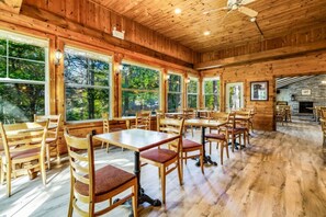 Dining - Rare Muskoka Chalet Suite - A1 (Dwight)