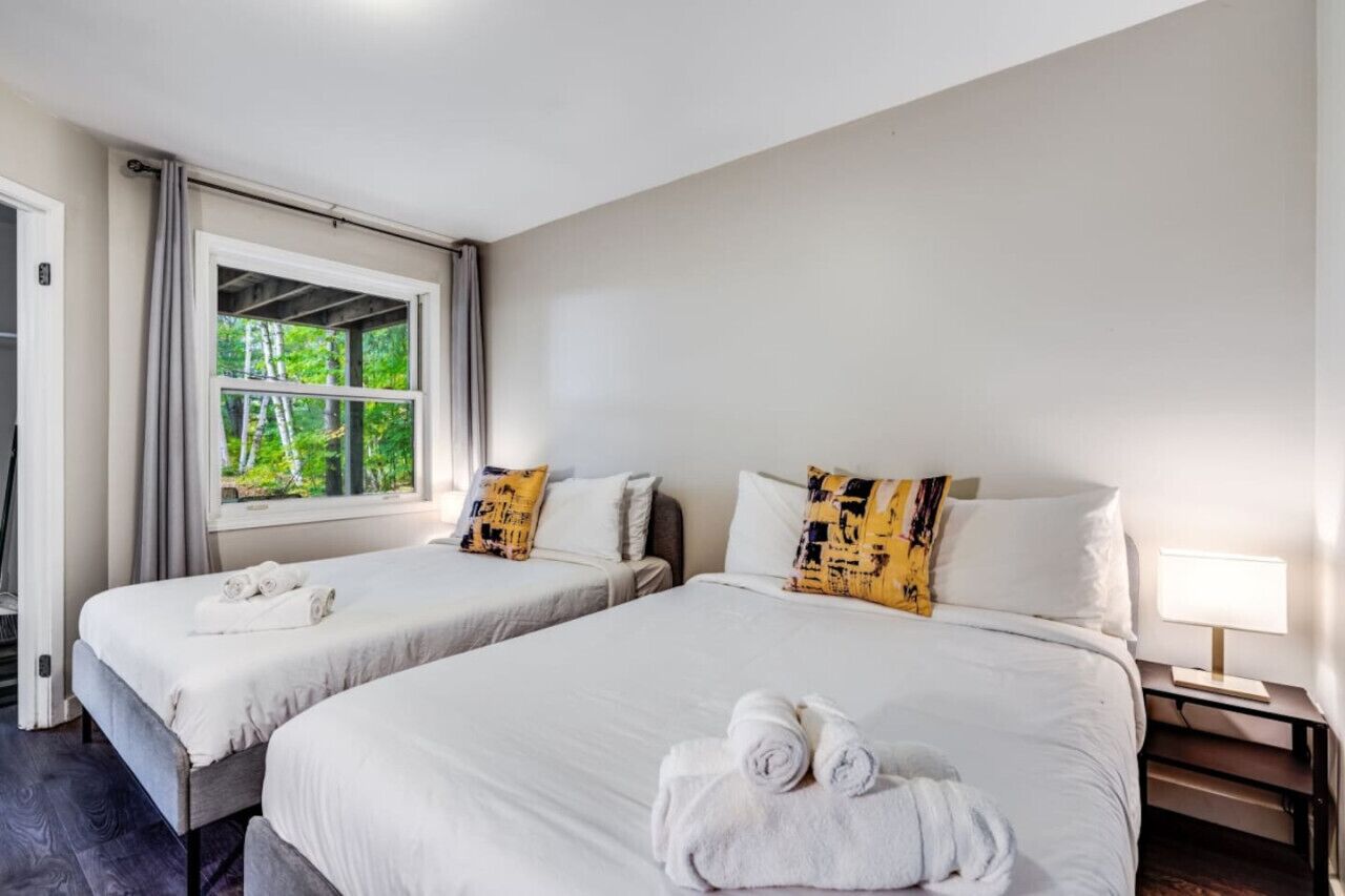 1 bedroom, desk, WiFi, bed sheets