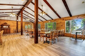 Dining - Rare Muskoka Chalet Suite - B8 (Dwight)