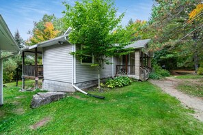 Exterior - Rare Muskoka Chalet Suite - A3 (Dwight)