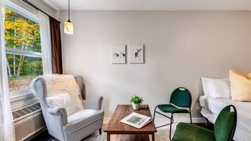 1 bedroom, desk, WiFi, bed sheets