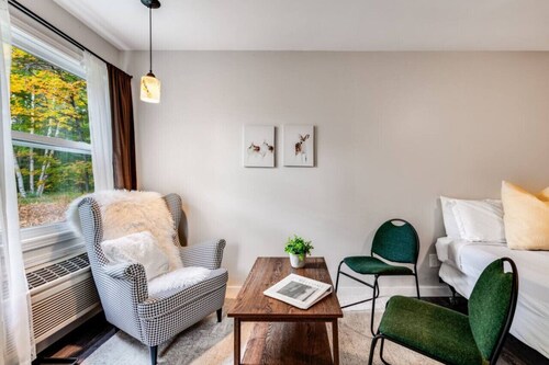 Rare Muskoka Chalet Suite - B7