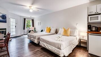 1 bedroom, desk, WiFi, bed sheets